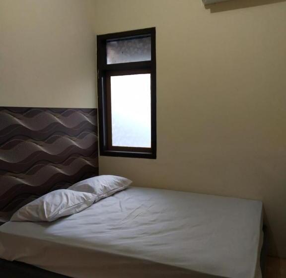 اتاق لوکس, Thalia Guesthouse Ijen   Bromo & Sukamade Tour