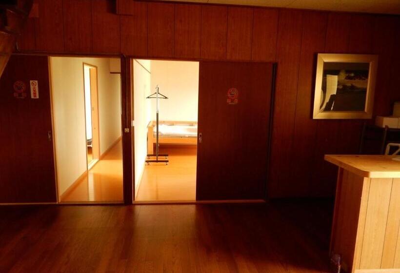 Кровать в Общей Комнате, Guest House Nisshin