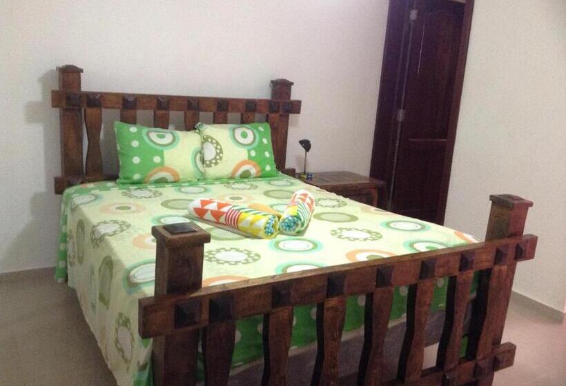 اتاق استاندارد با بالکن, White Sands Shared Apartments