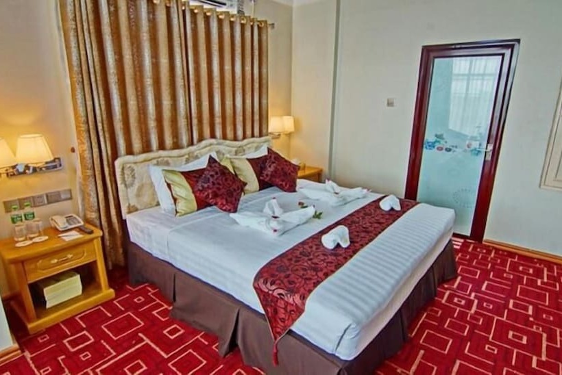 Deluxe Room, Myat Nan Yone