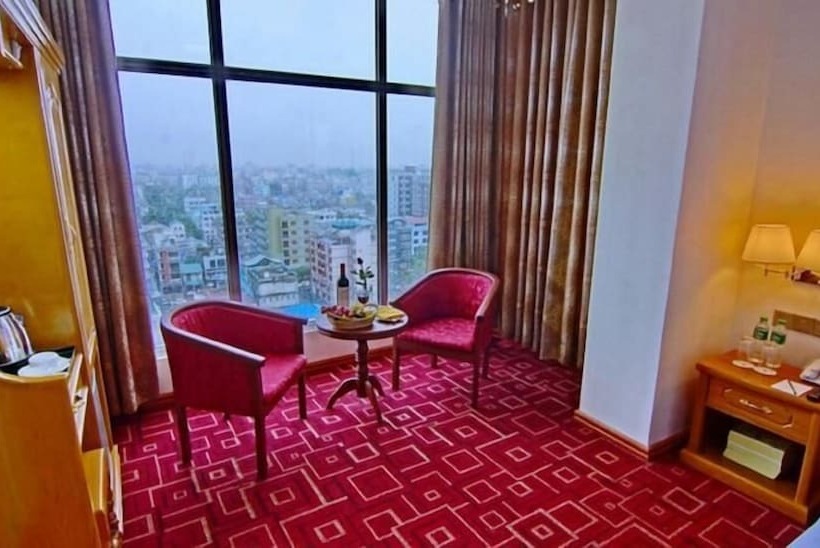 Family Suite, Myat Nan Yone