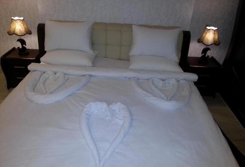 اتاق لوکس با بالکن, Royal Suites