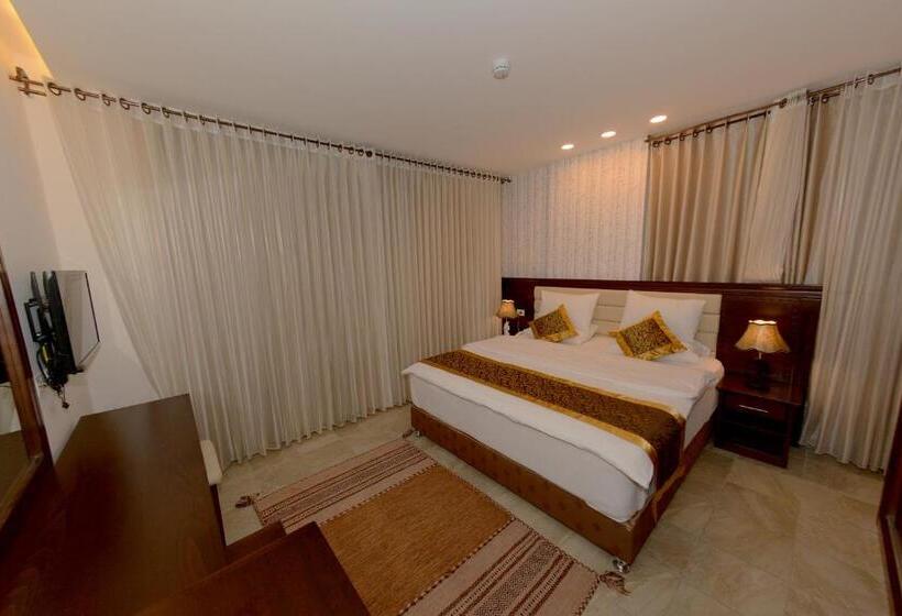 اتاق استاندارد با چشم‌انداز, Royal Suites