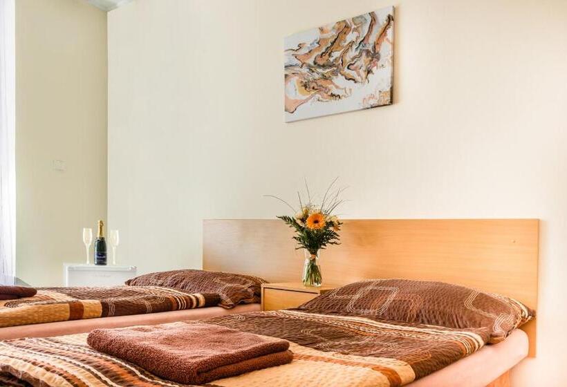 Quarto Estandar com Sacada, Zannam