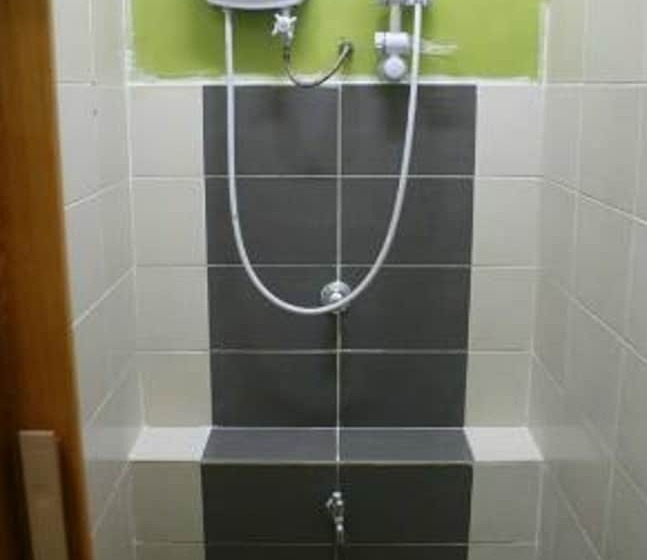 اتاق استاندارد سه نفره, Borneo Backpackers
