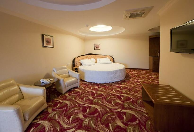 سوئیت پرزیدنت, Mbale Resort