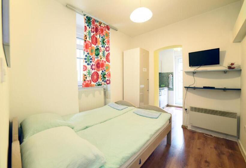 اتاق استاندارد, Hostel Temza
