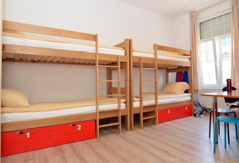 تختخواب در اتاق مشترک, Hostel Temza