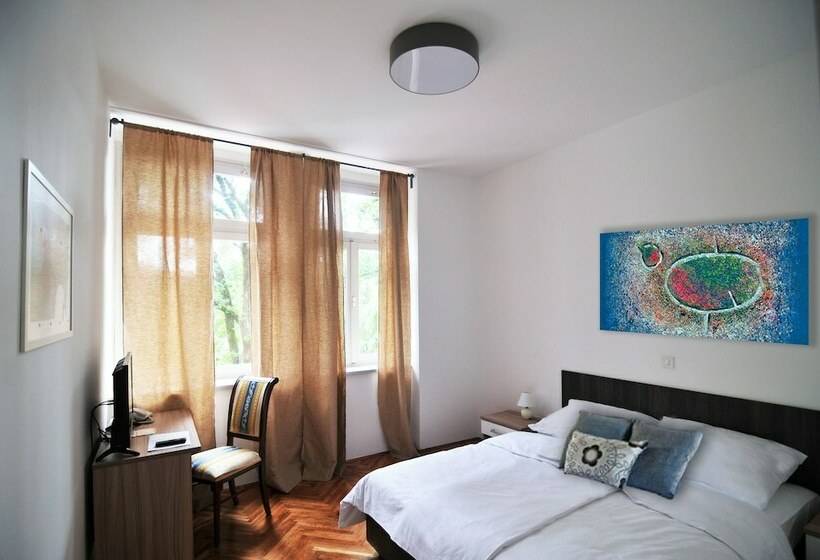 패밀리 룸, Villa Laurel