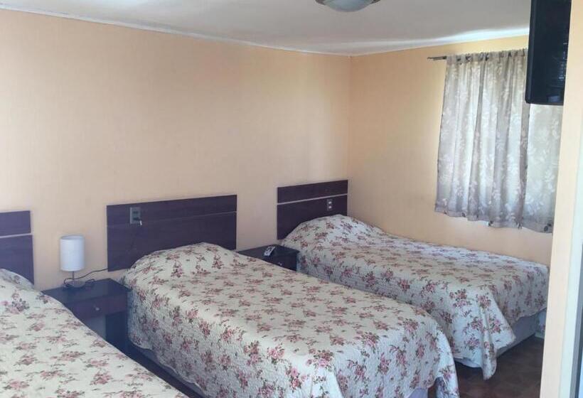 Номер Стандарт Трехместный, Hostal Playa Brava