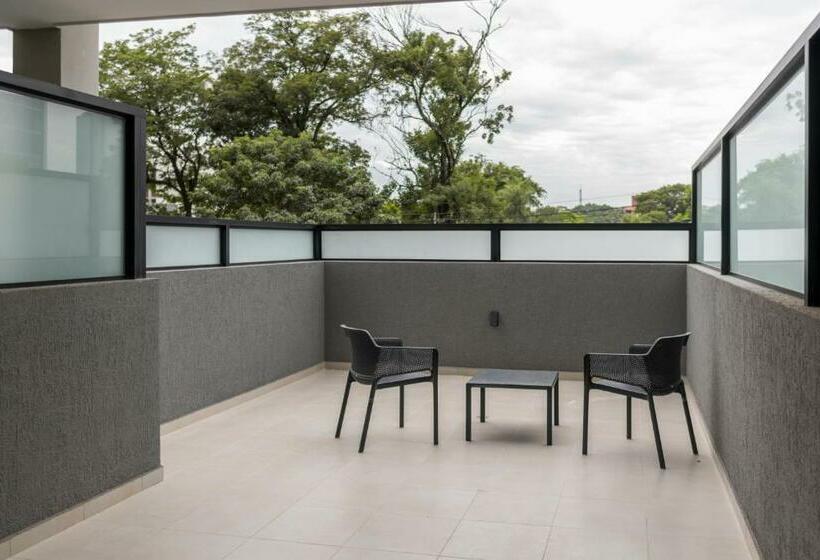 Quarto Deluxe com Sacada, Five Hotel & Residences