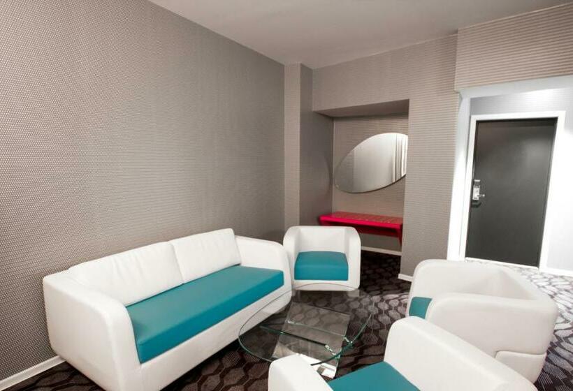 可观景的小型套房, Magic Hotel Xhibition