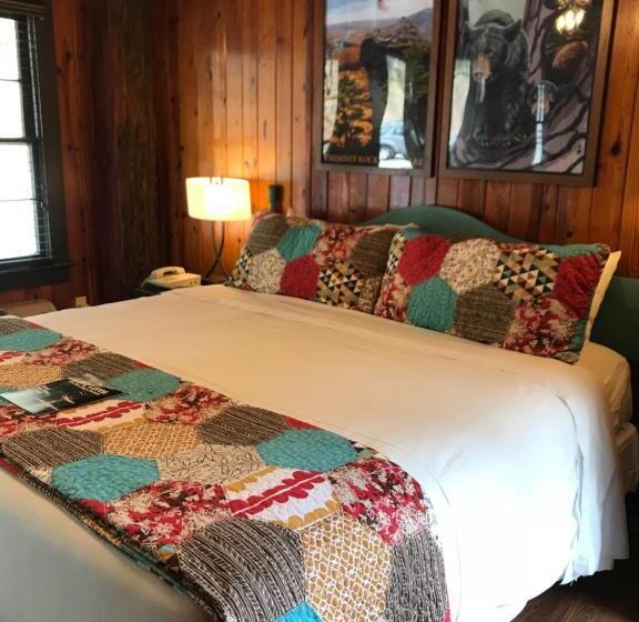 Стандартный Номер Кровать Кинг, The Riverside Lodge At Chimney Rock