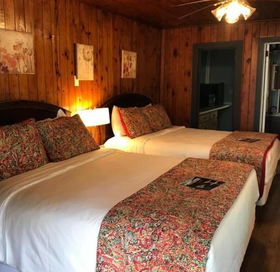 Family Suite, The Riverside Lodge At Chimney Rock