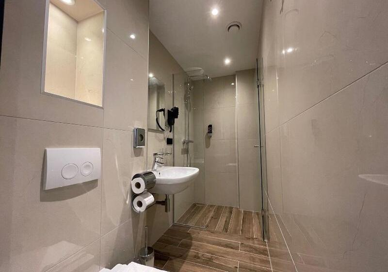 Семейный Номер, Myko Hotel Makassar