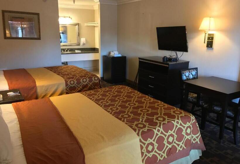 Номер Deluxe, Castaic Inn Near Six Flags Magic Mountain
