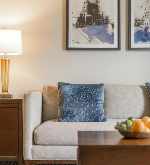 اتاق لوکس با تخت بزرگ, Nopsi Hotel New Orleans