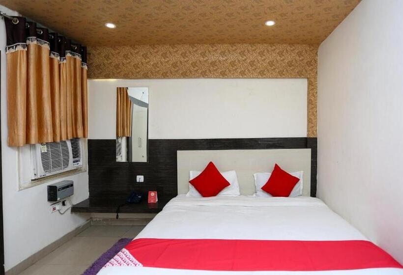 اتاق کلاسیک سه تخته, Treebo China Town