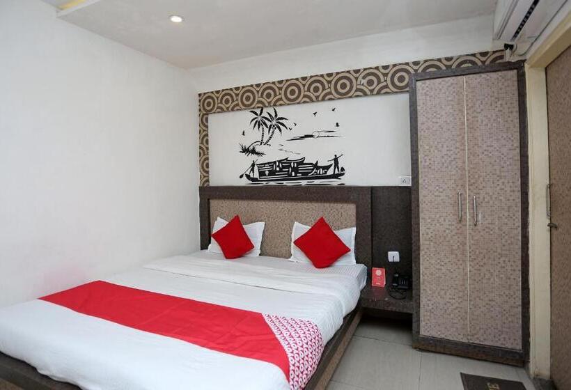اتاق کلاسیک سه تخته, Treebo China Town