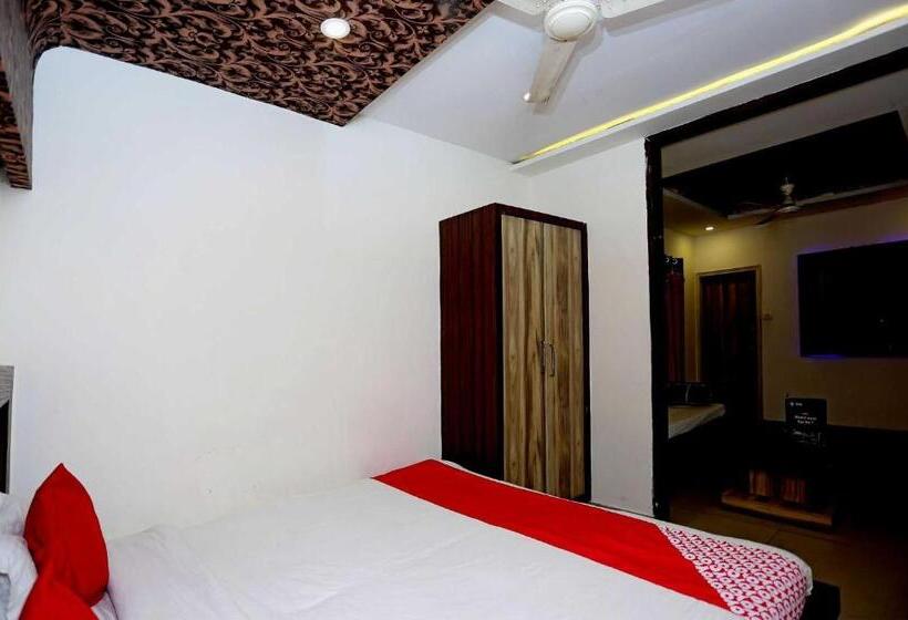 اتاق کلاسیک سه تخته, Treebo China Town