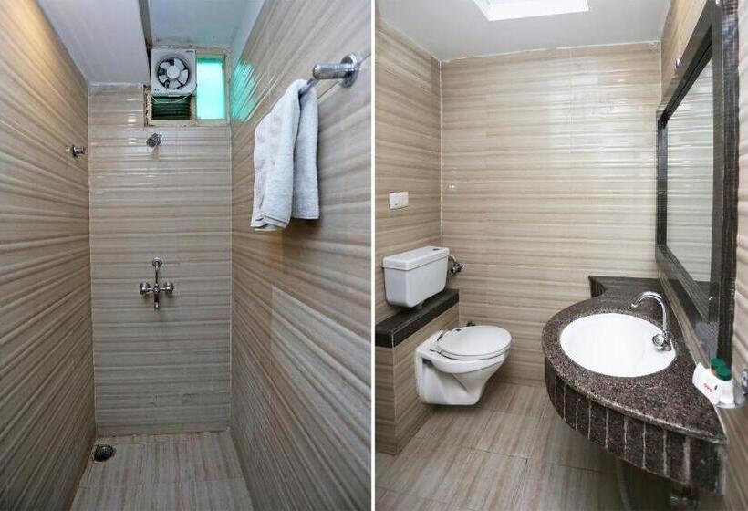 اتاق کلاسیک سه تخته, Treebo China Town