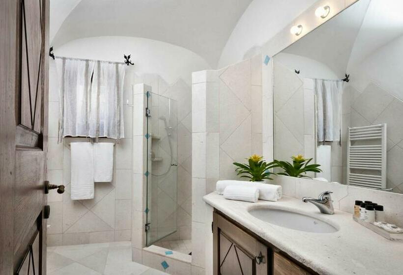 اتاق لوکس با چشم‌انداز دریا, Relais Villa Carola