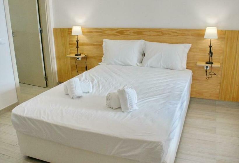 اتاق استاندارد با بالکن و چشم‌انداز دریا, Topcity Hostel & Suites