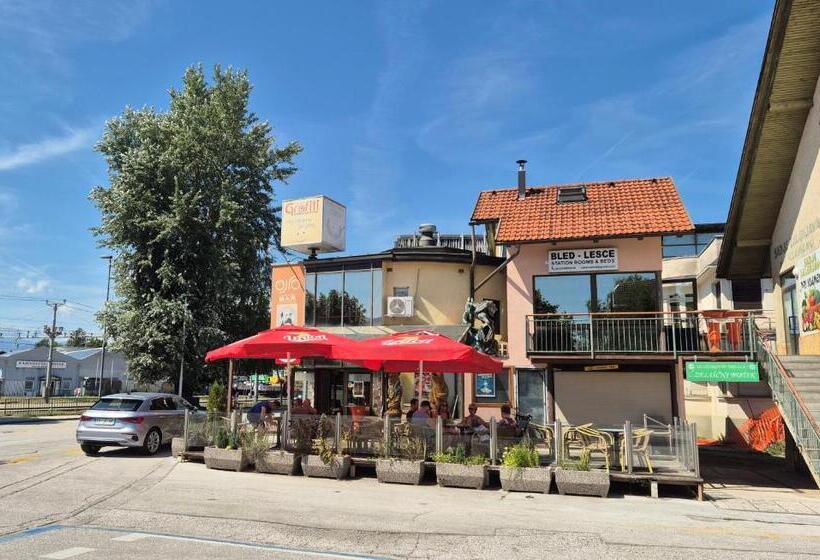اتاق استاندارد سه تخته با سرویس بهداشتی مشترک, Bled Lesce Station Rooms And Beds