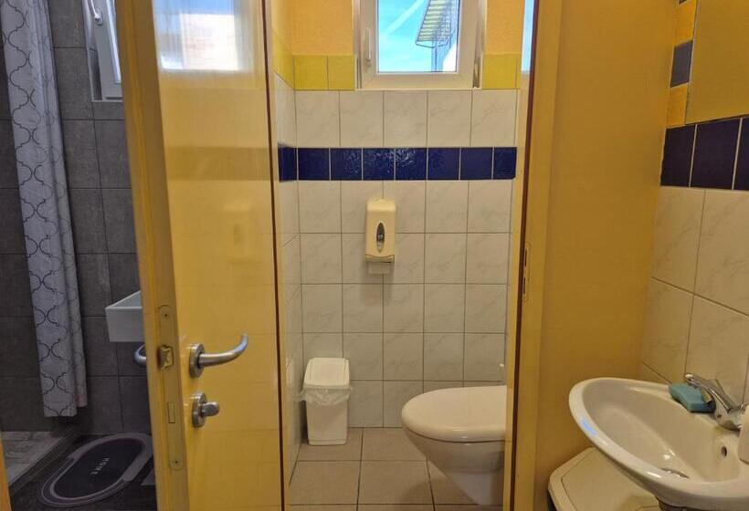 اتاق استاندارد, Bled Lesce Station Rooms And Beds