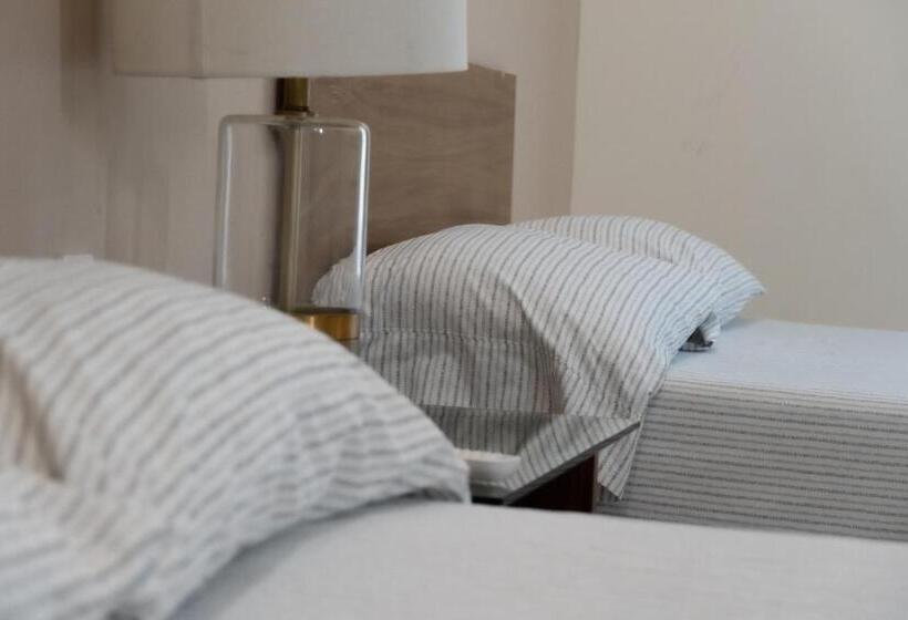 Quarto Triplo Estandar, Infinity Suites Habitación Triple 103