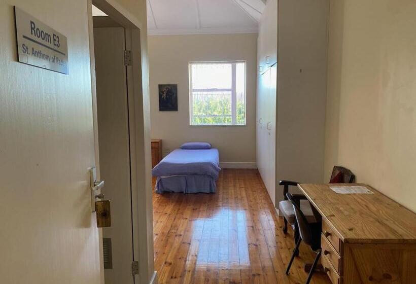 Номер Стандарт Трехместный, St Luke S Retreat Centre And Guest House