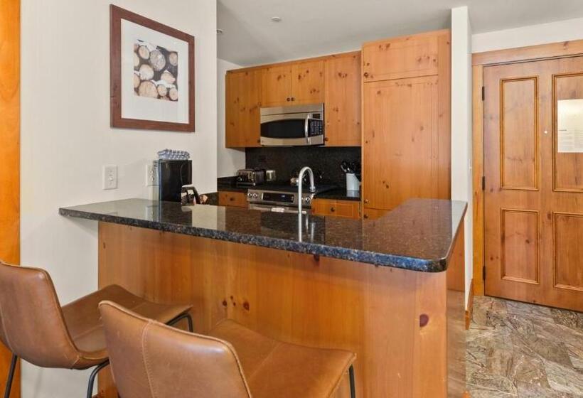 Family Suite, 1124a 2 Bdrm The Pines Ski In Ski Out Lodge At Spruce Peak