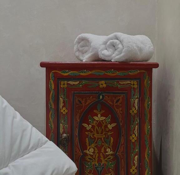 غرفة قياسية, Riad Safia