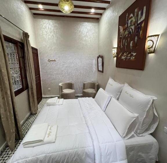 غرفة قياسية, Riad Safia