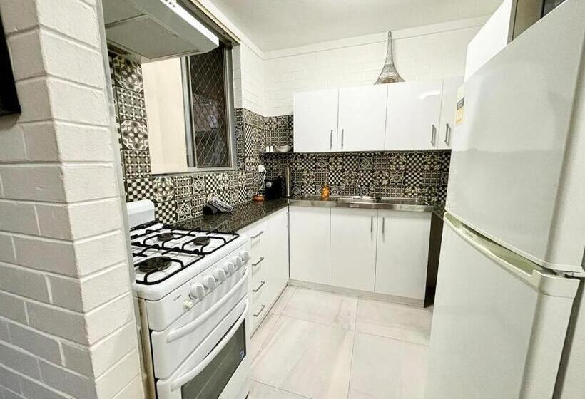 Apartamento 1 Dormitório com Sacada, Central Subiaco Oasis 1 Bedroom Unit