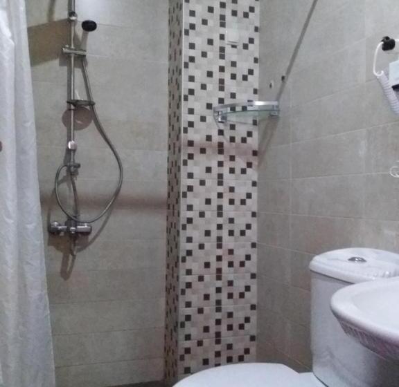 اتاق خانوادگی با چشم‌انداز دریا, Inter