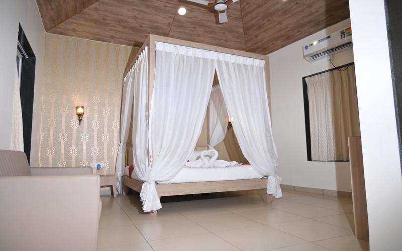 Люкс, Bhama Lake Resort