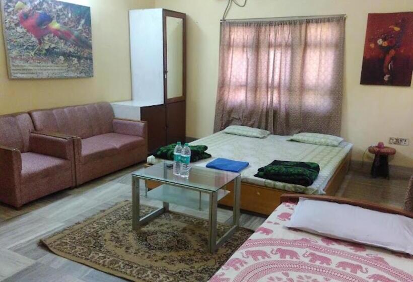 اتاق لوکس سه تخته, Excel Home Stays Bhubaneswar