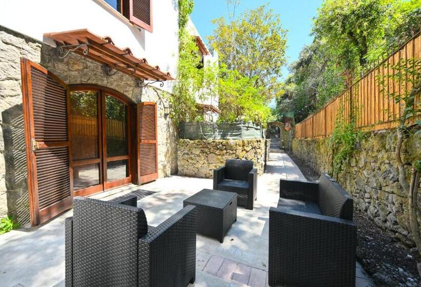 Номер Стандарт с Террасой, Figaro Rooms   Ischia