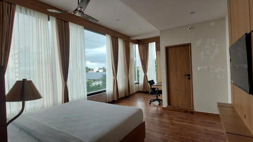 Люкс, Sky Inn