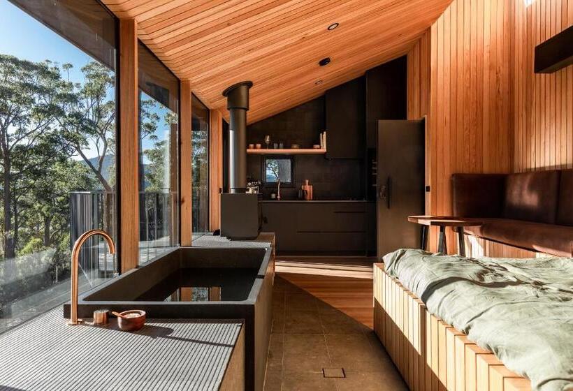 디럭스 룸, Hunter Huon Valley Cabin Two