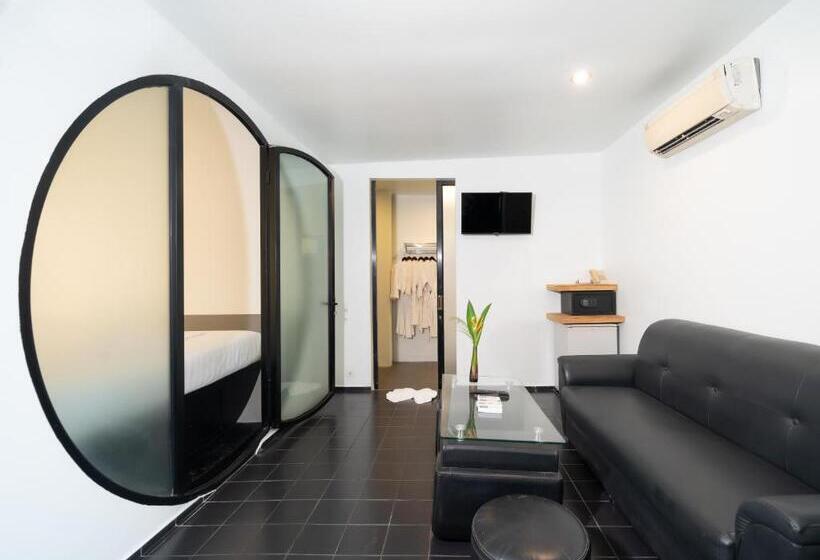 Вилла 3 Спальни, Tunnel Urban Retreat