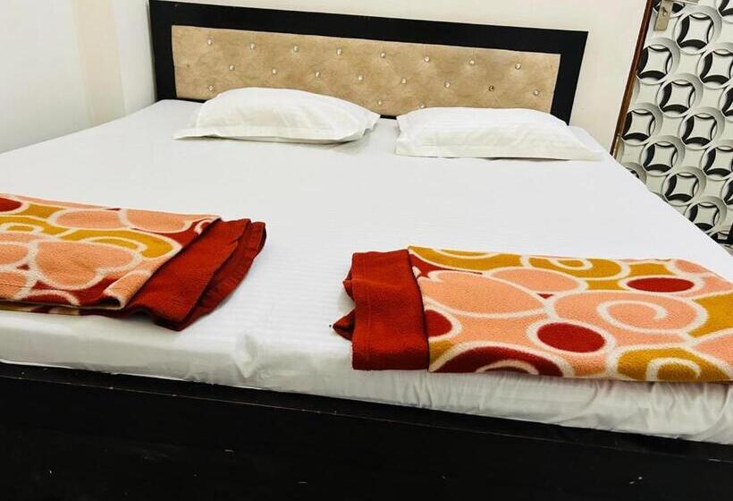 Quarto Estandar, Mishri Lal Ju Ashram