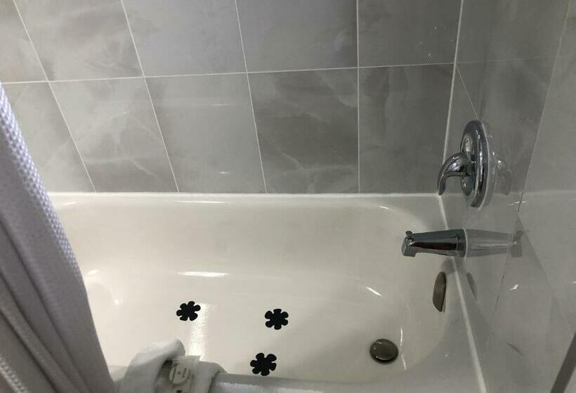 家庭间, Bavarian Orchard Motel