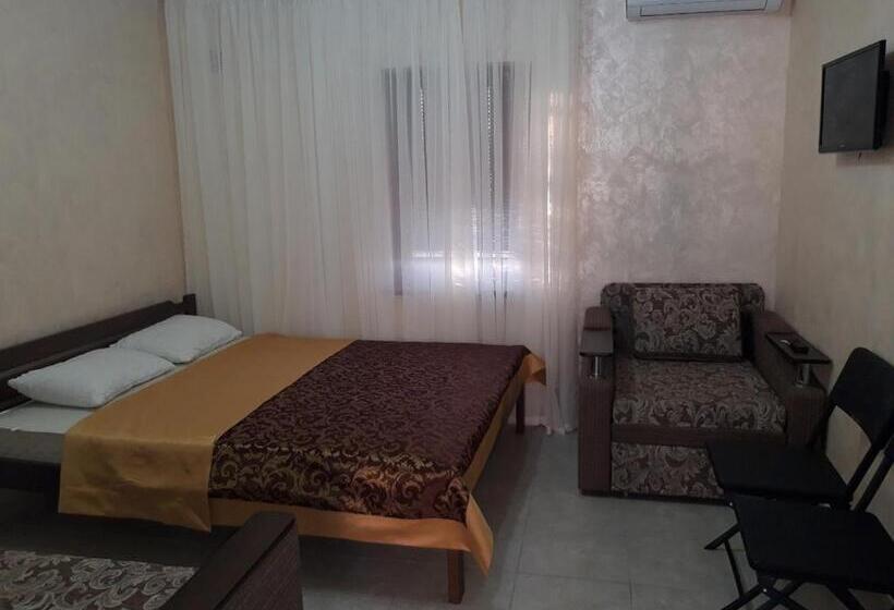 اتاق استاندارد سه نفره, Grand