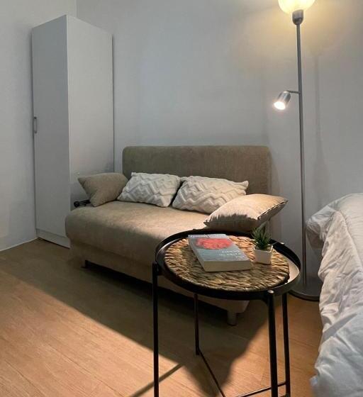 استودیوی استاندارد, Melce Place