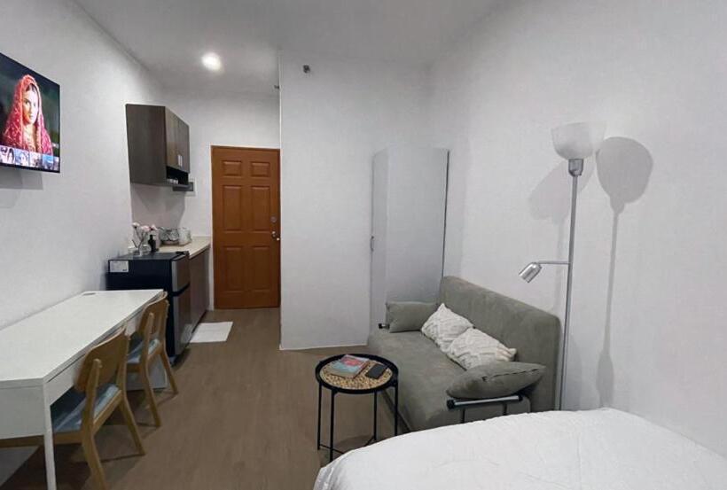 استودیوی استاندارد, Melce Place