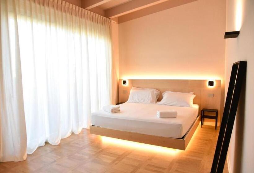 سوییت با چشم‌انداز دریا, Uefio   Luxury Suites