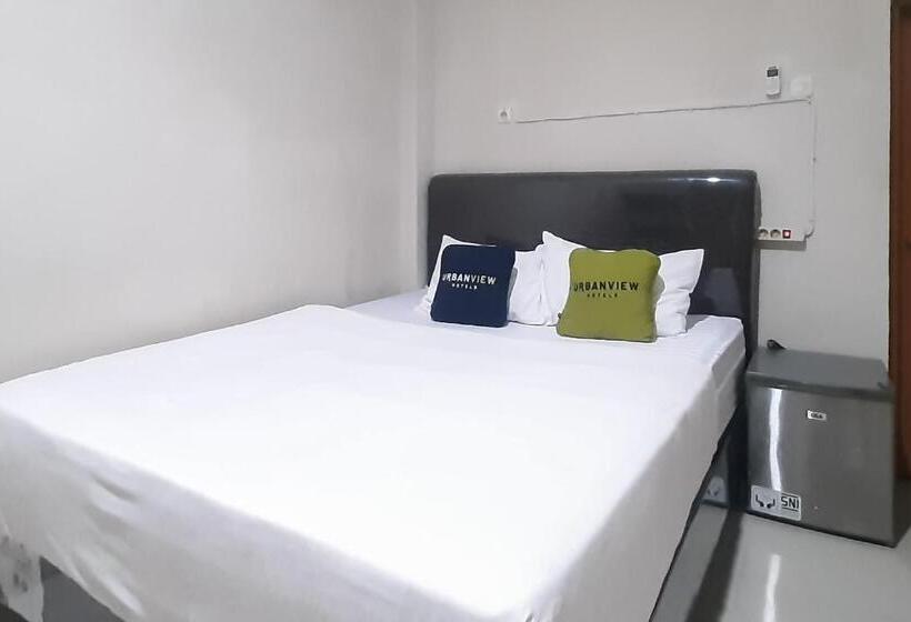 Номер Deluxe, Urbanview Hotel Fira Syariah Muara Enim By Reddoorz