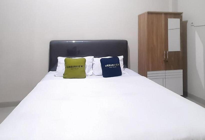 Номер Deluxe, Urbanview Hotel Fira Syariah Muara Enim By Reddoorz